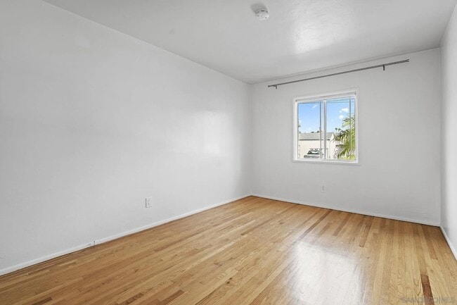 Building Photo - 4851 Iroquois Ave