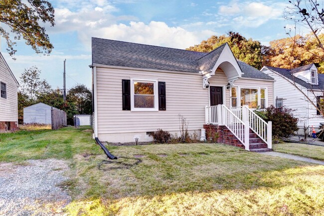 Building Photo - Cape Cod House