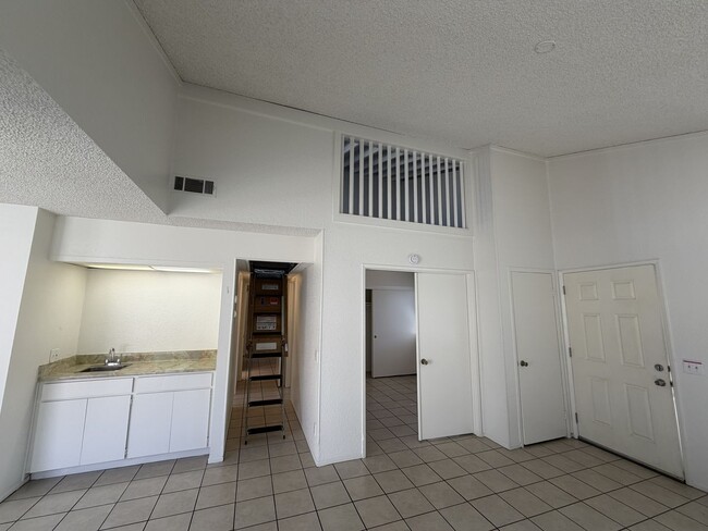 Building Photo - 1594 Christopher Ln