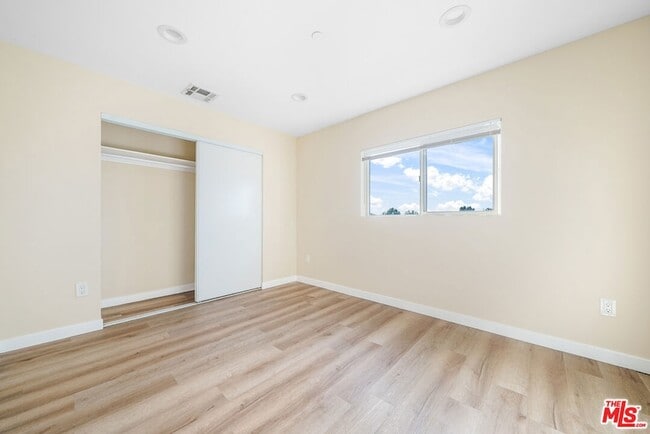 Building Photo - 1002 E 33rd St