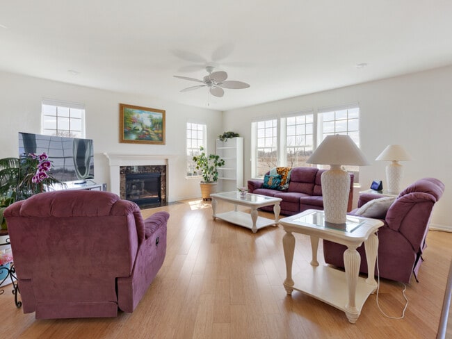 Building Photo - 1812 Empress Dr