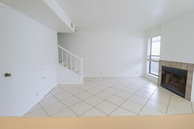 Building Photo - 2433 E 87th St
