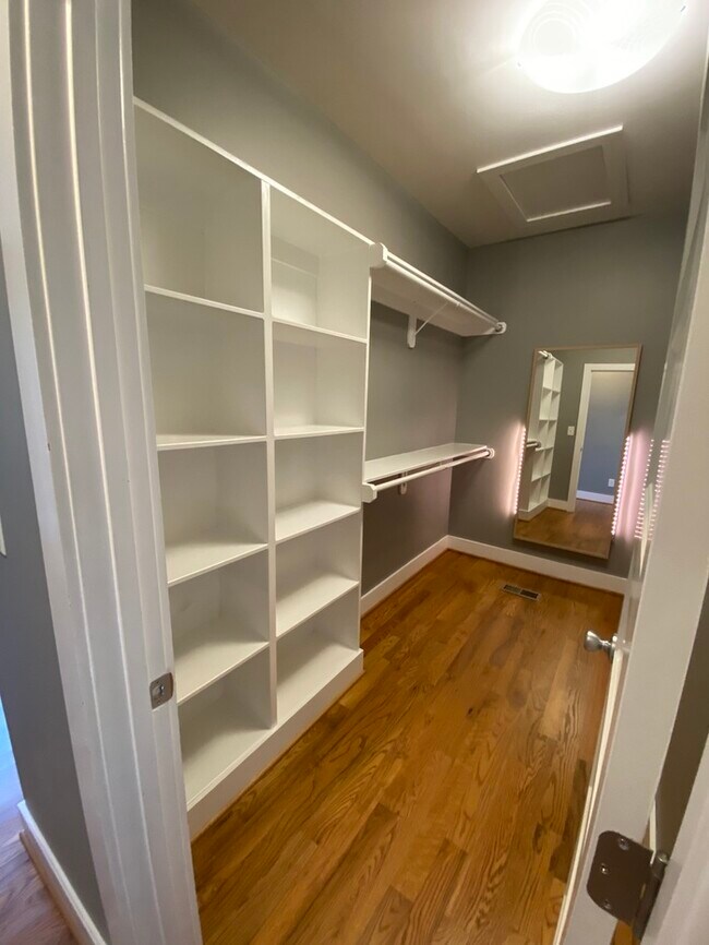 Building Photo - 906 Culpepper Ln