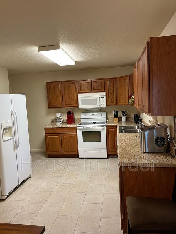 Building Photo - 7 Sirenas Wy
