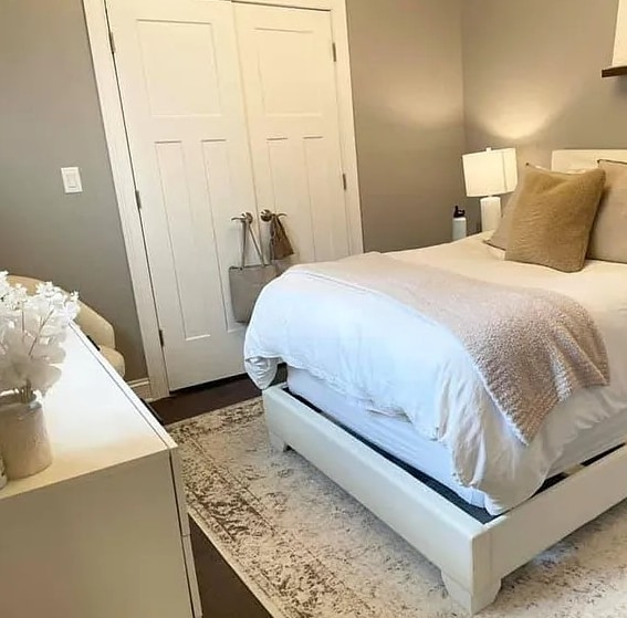 Building Photo - 2736 N Wilton Ave