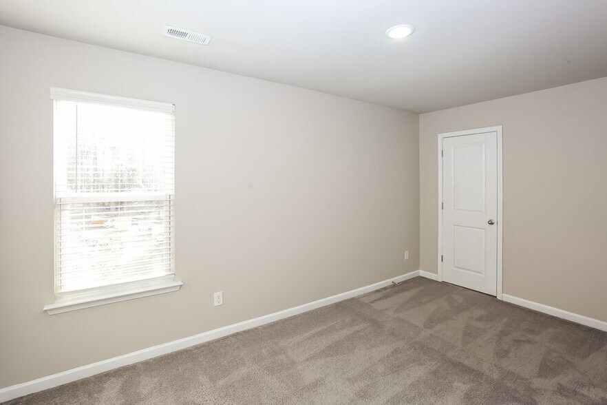 Building Photo - 1011 Helms Rd