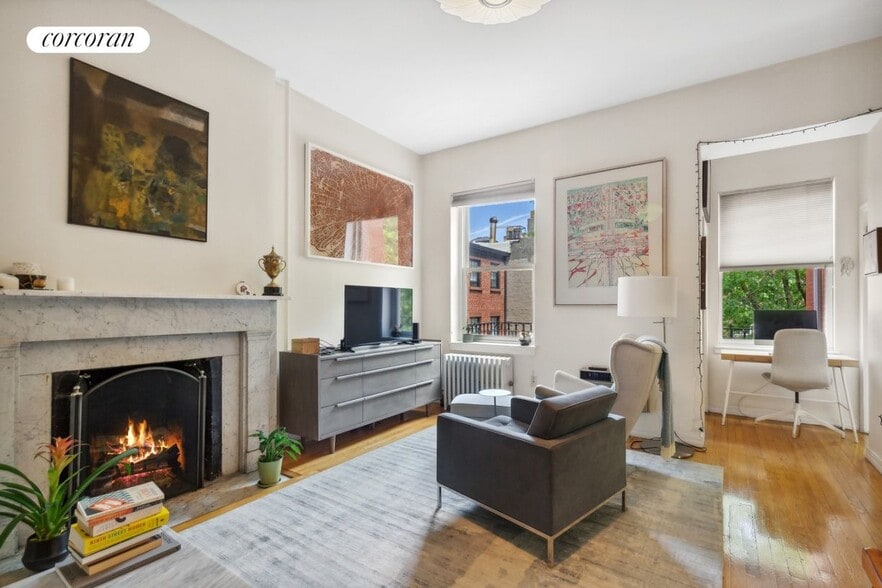 Primary Photo - 67 Willow St