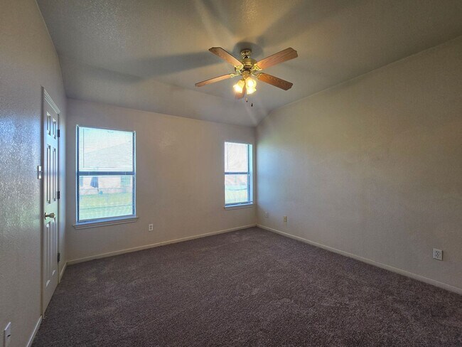 Building Photo - 2802 Lucille Dr