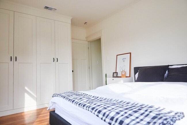 Building Photo - 149 S Vendome St