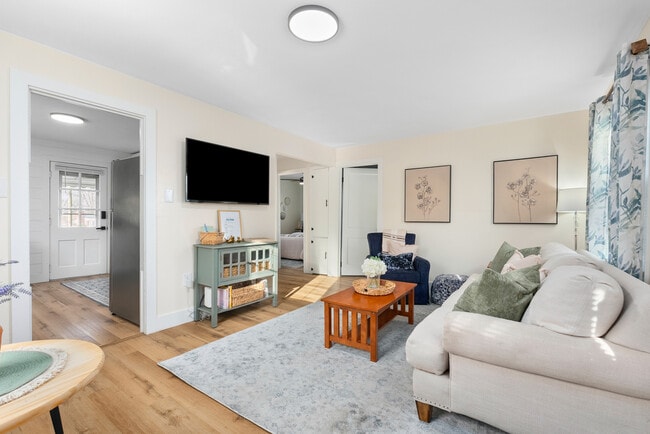 Building Photo - 201 Perrymont Ave