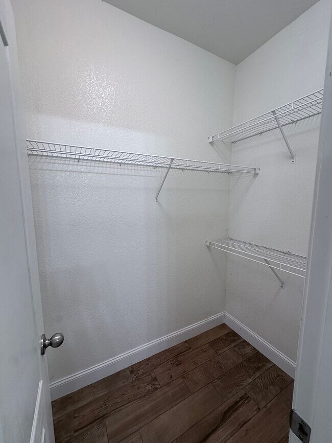 Building Photo - NW Visalia home coming soon!