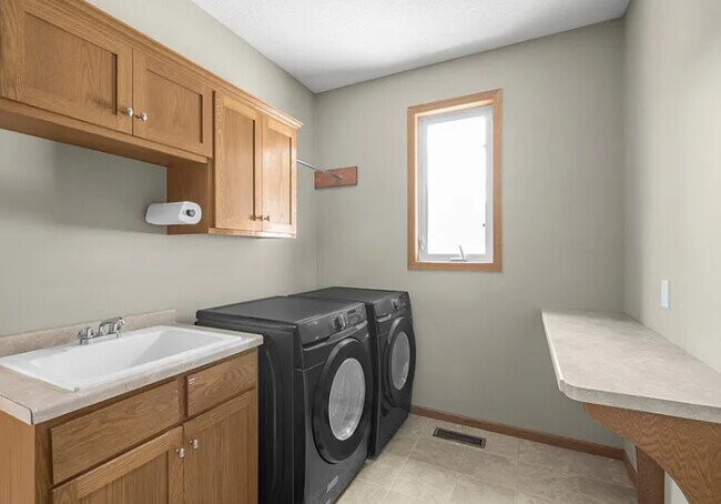 Building Photo - 10543 Noble Cir N