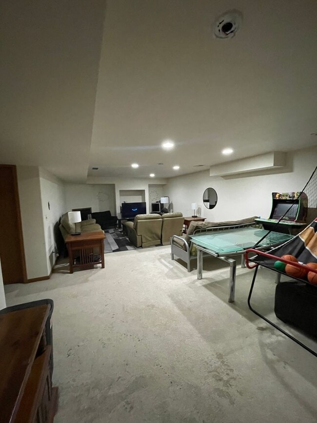 Building Photo - STUDENTS WELCOME! Spacious Duplex in Southwest Ft. Collins