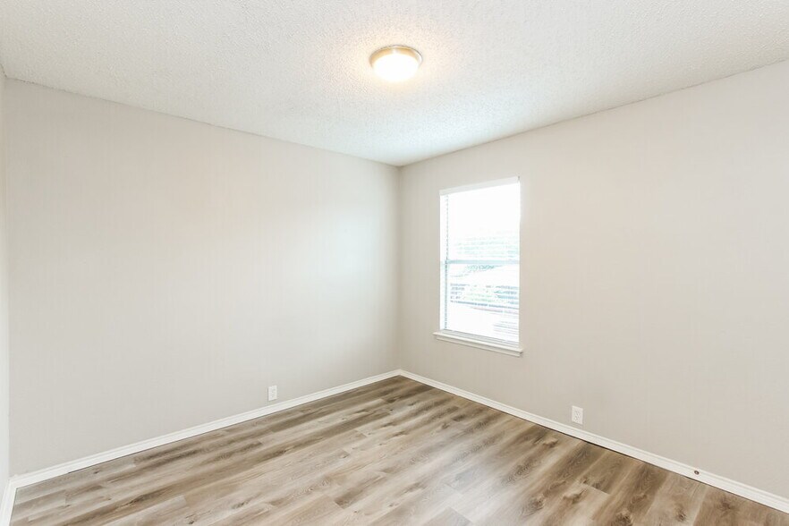 Building Photo - 1104 Beechwood Dr