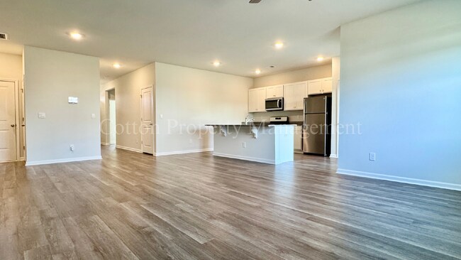 Building Photo - 2516 Centerway Ln