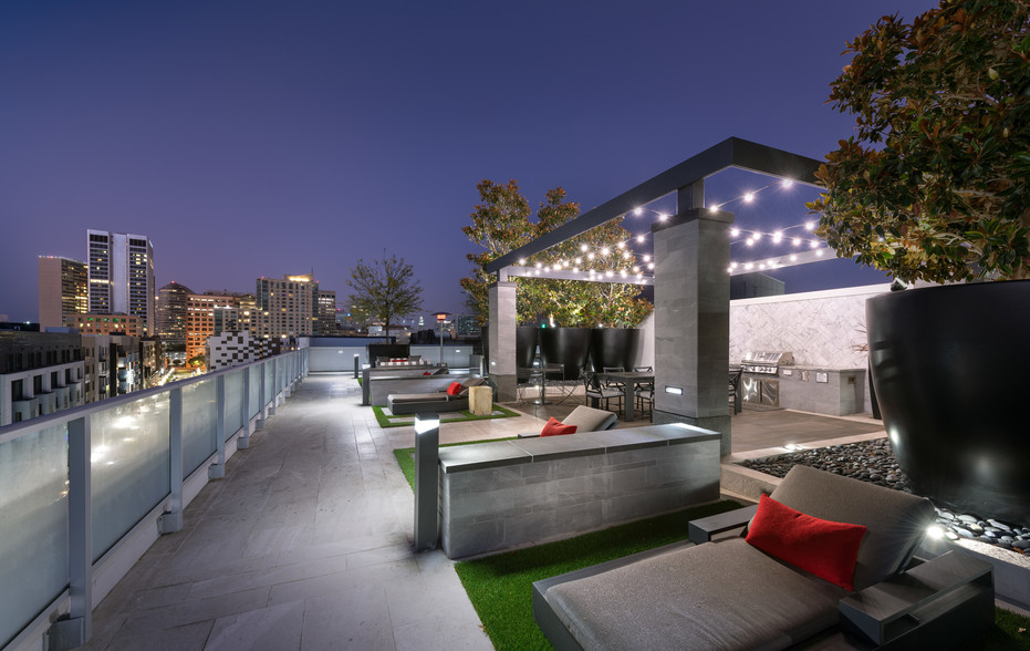 Rooftop Terrace Lounge - Hanover Broadway