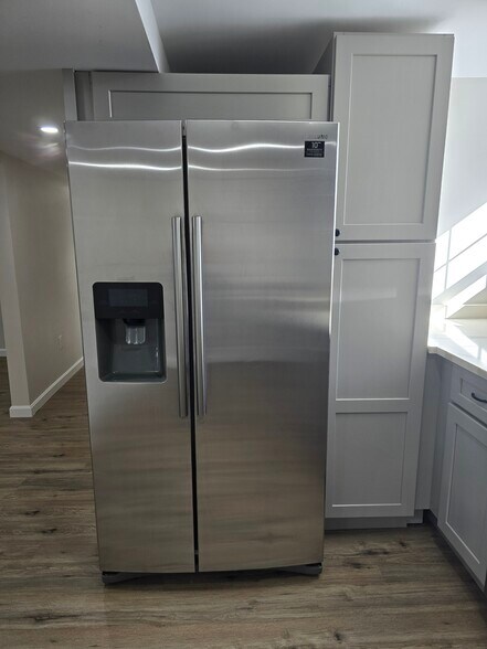 Building Photo - 27 Douglas Ave