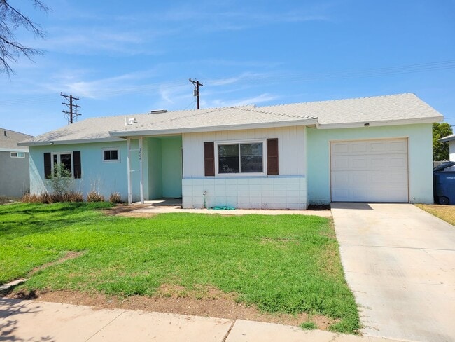Building Photo - Beautiful 3 Bed, 3 Bath Home in El Centro!