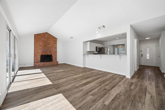 Building Photo - 1411 Fairfield Dr