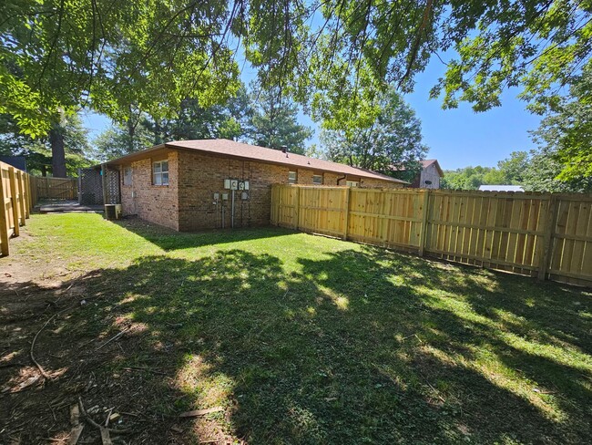 Building Photo - 4502 Garden Center Dr