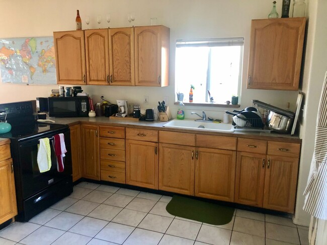 Building Photo - 614 S Washington St