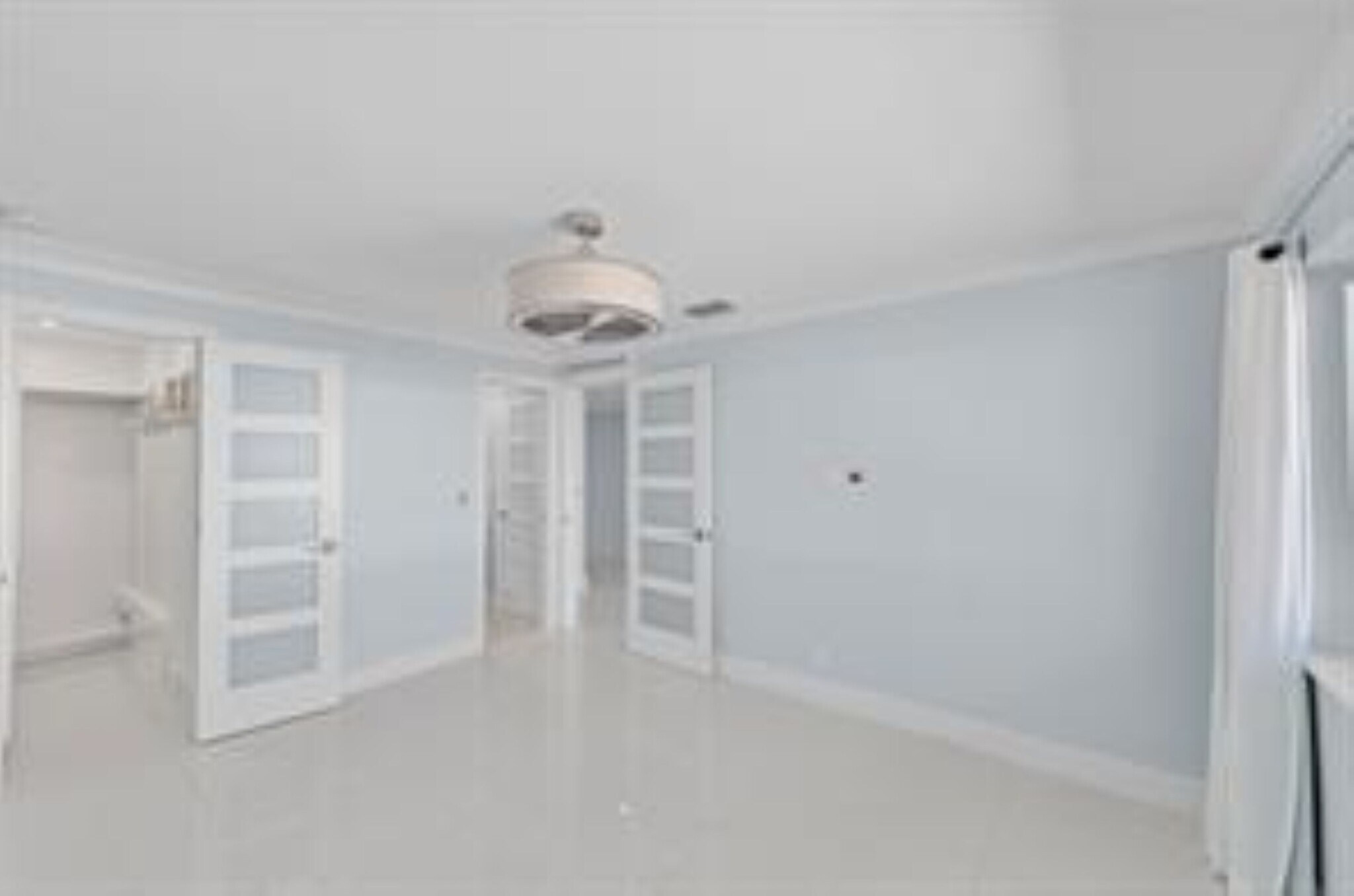 Building Photo - 3220 Bayview Dr