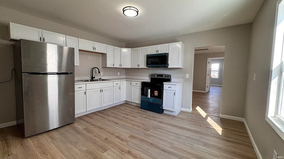 Building Photo - 217 E Oregon St