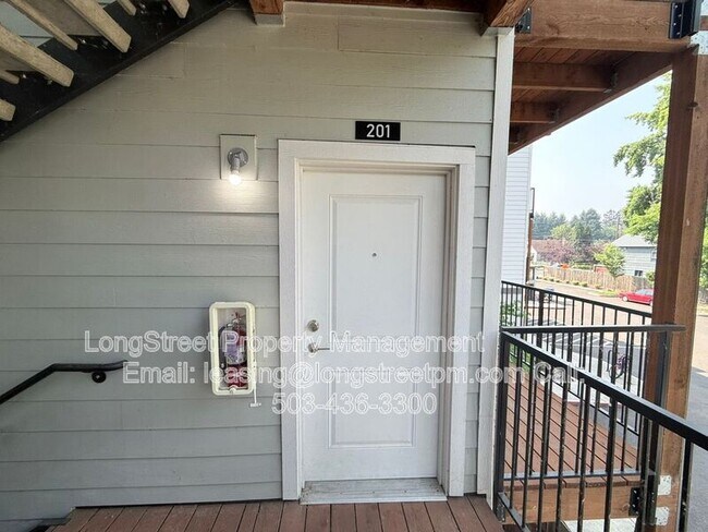 Building Photo - 433 Chemawa Rd N