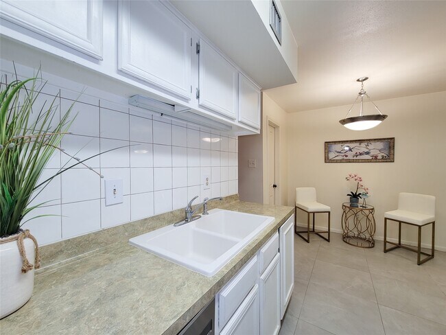 Building Photo - 1601 S Shepherd Dr