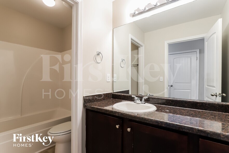 Building Photo - 777 Grenier Terrace NE