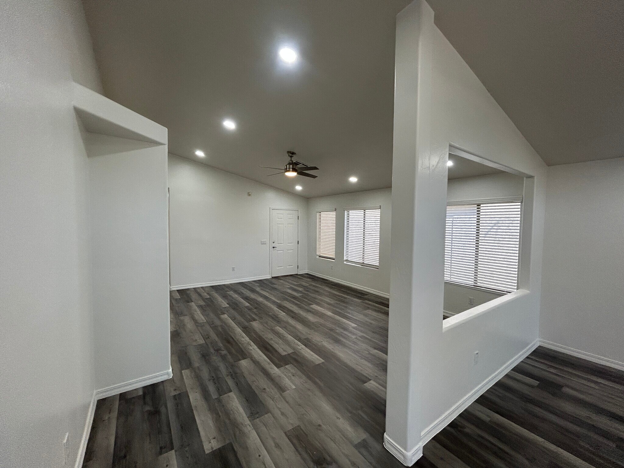 Building Photo - 1121 E Monona Dr