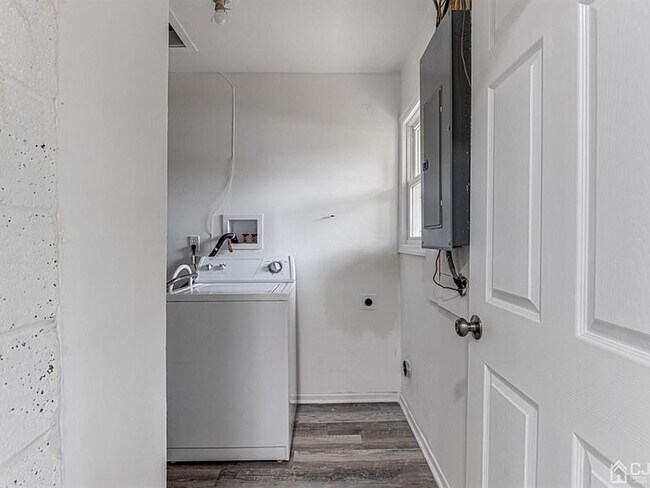 Building Photo - 19 Melville Rd