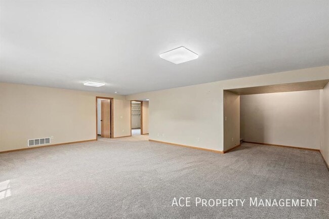 Building Photo - 251 Grandeur Ln