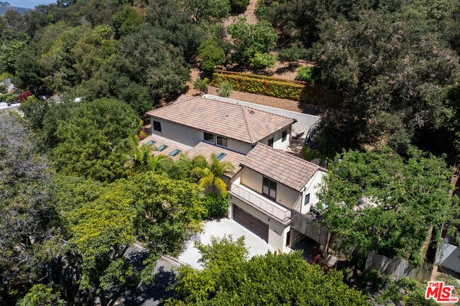 Building Photo - 8836 Wonderland Ave