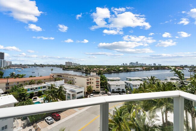 Building Photo - 401 N Birch Rd