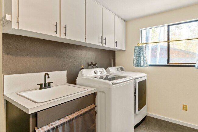 Building Photo - 17376 Lively Ln