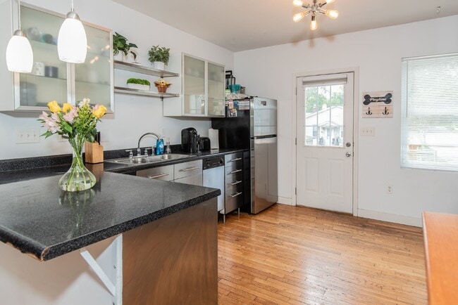 Building Photo - 4048 Walsh St