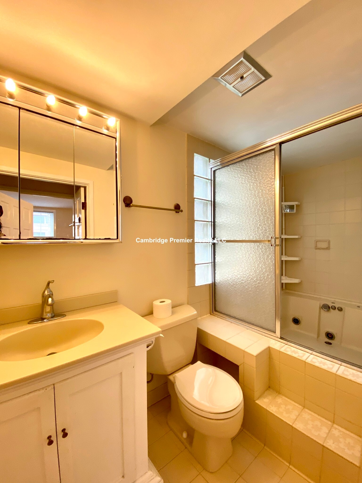 Building Photo - 90 Putnam Ave