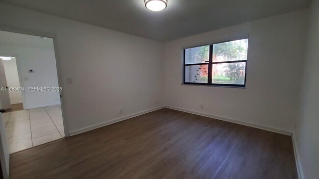 Building Photo - 8160 Geneva Ct