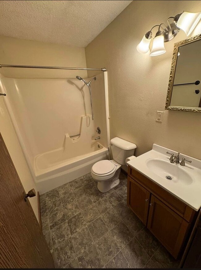 Building Photo - 743 Westridge Rd