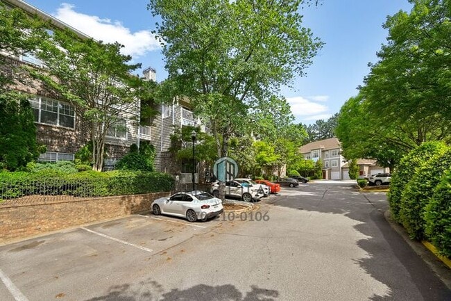 Building Photo - Elegant 2 Bedroom Condo in Buckhead. Gated...