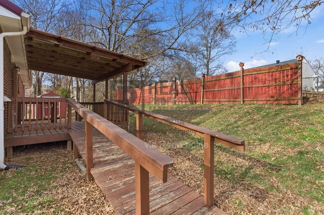 Building Photo - 1527 Cherry Tree Dr