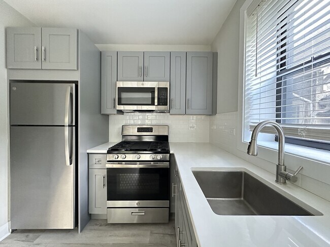 Building Photo - 1138 Oak Ave