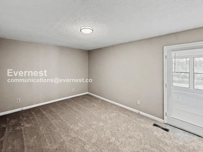 Building Photo - 617 Carson Crest Cir