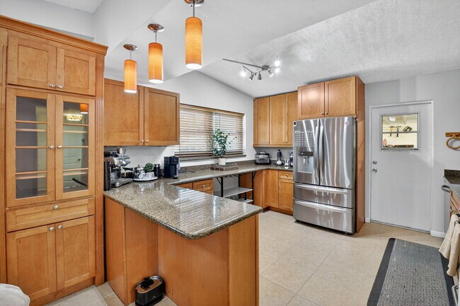 Building Photo - 310 Glen Arbor Terrace