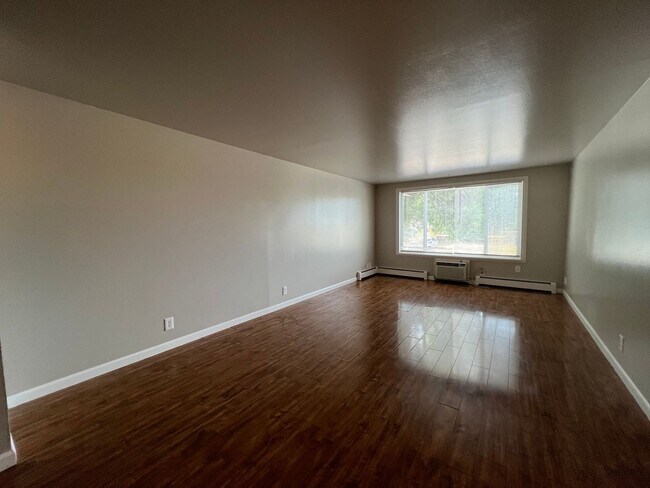 Building Photo - Robertson1001 (KC-JF-NB)