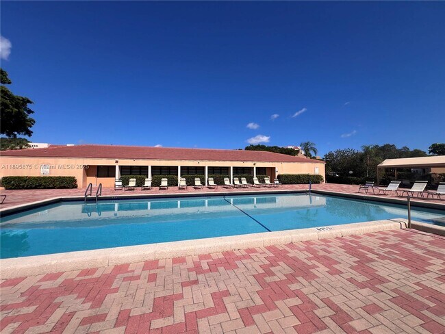 Building Photo - 6528 Coral Lake Dr