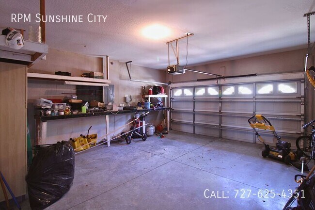 Building Photo - 11129 Creek Haven Dr