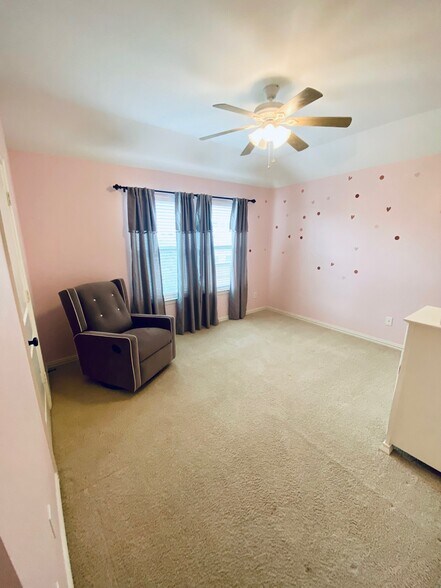 Building Photo - 408 Rosemont Ln