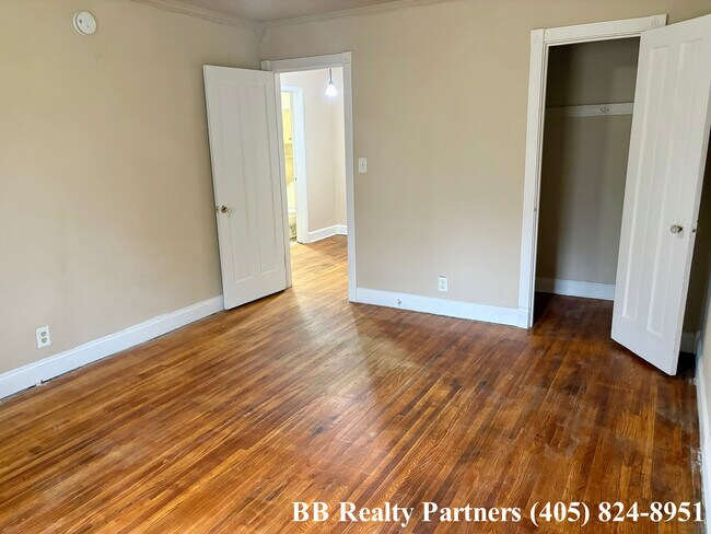 Building Photo - 249 S Richmond Ave